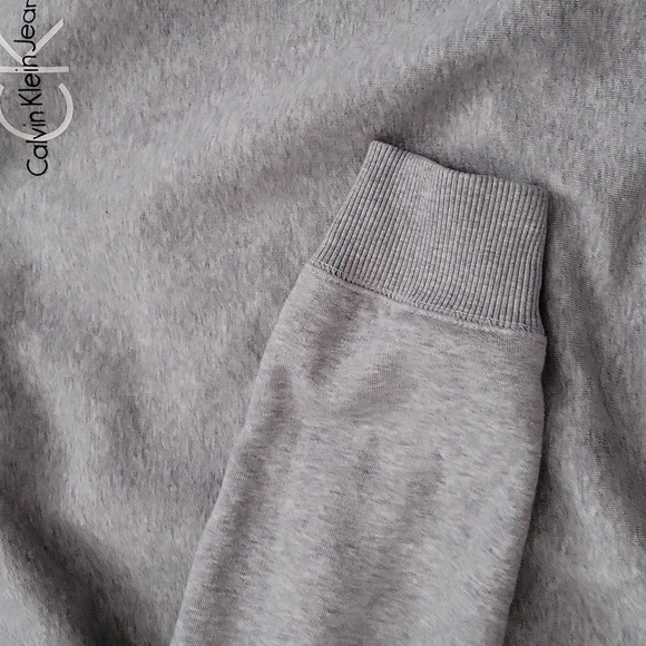 Calvin Klein Sweater - Picture 15 of 17